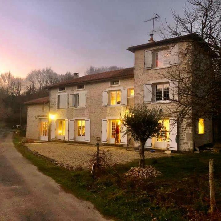 Moulin Sous La Vergne Nanteuil-en-Vallée Exterior foto